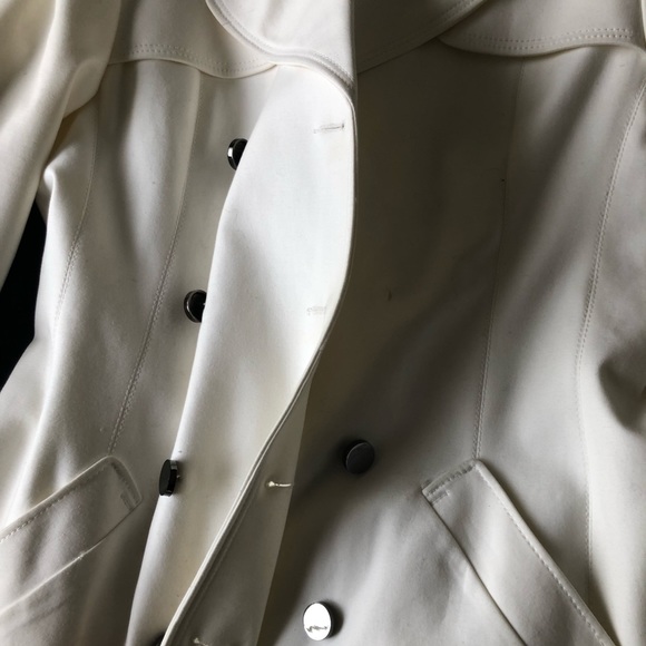 Jacob white trench coat - Picture 3 of 3